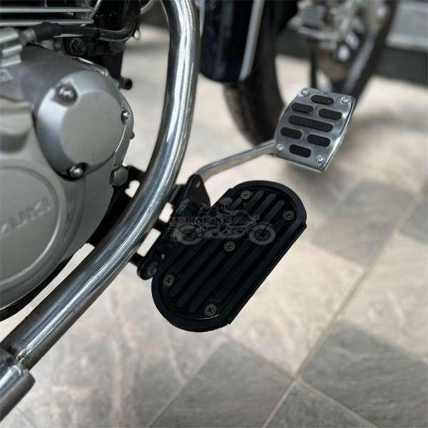 Cặp gác chân trước suzuki gz150a